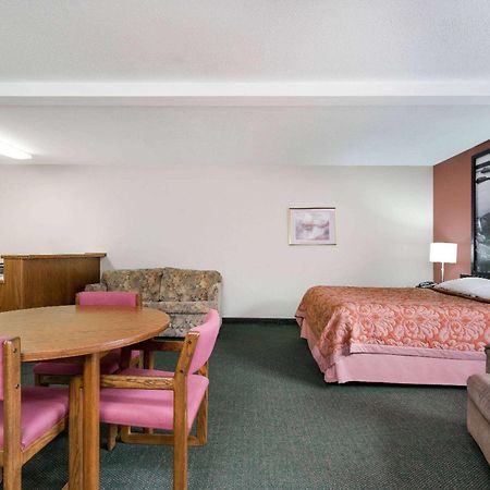 Hotel Super 8 By Wyndham Perham Exterior foto