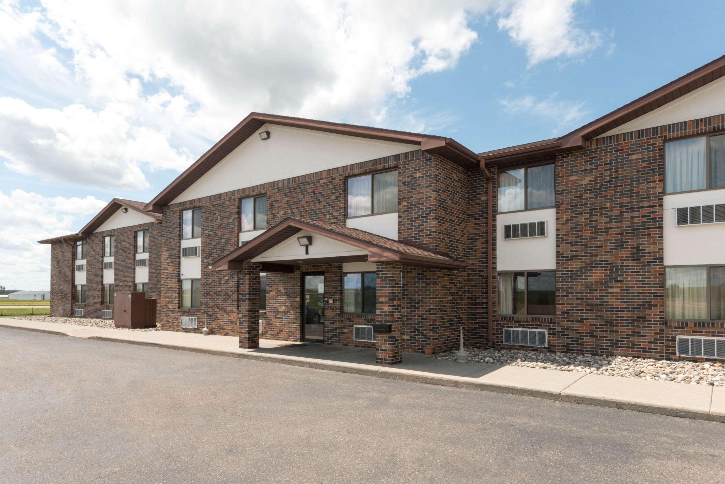 Hotel Super 8 By Wyndham Perham Exterior foto